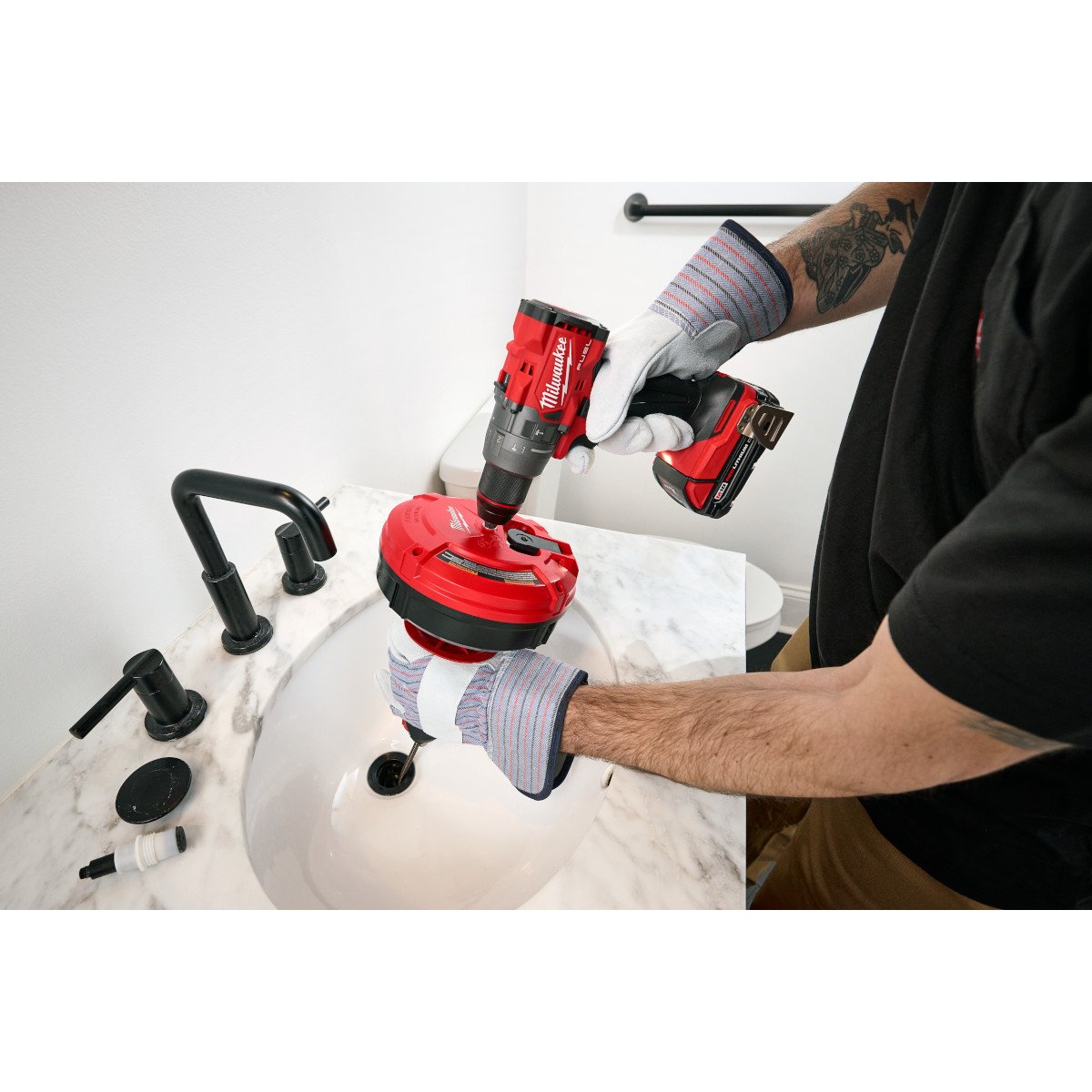 Milwaukee 49-16-2573 TRAPSNAKE™ 25’ Auger w/ CABLE DRIVE™ - in use