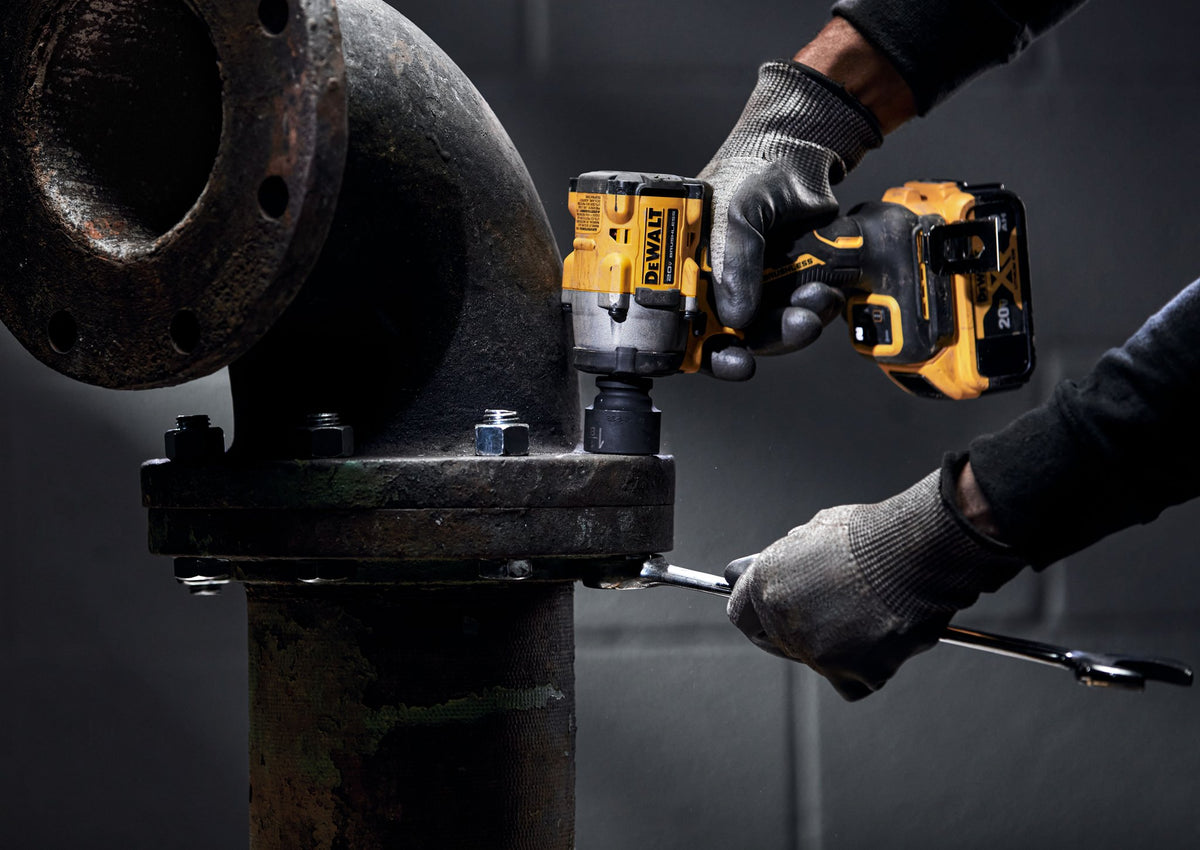 DEWALT DCF921B ATOMIC 20V MAX 1/2 in. Cordless Impact Wrench with Hog Ring Anvil (Tool Only) - in use