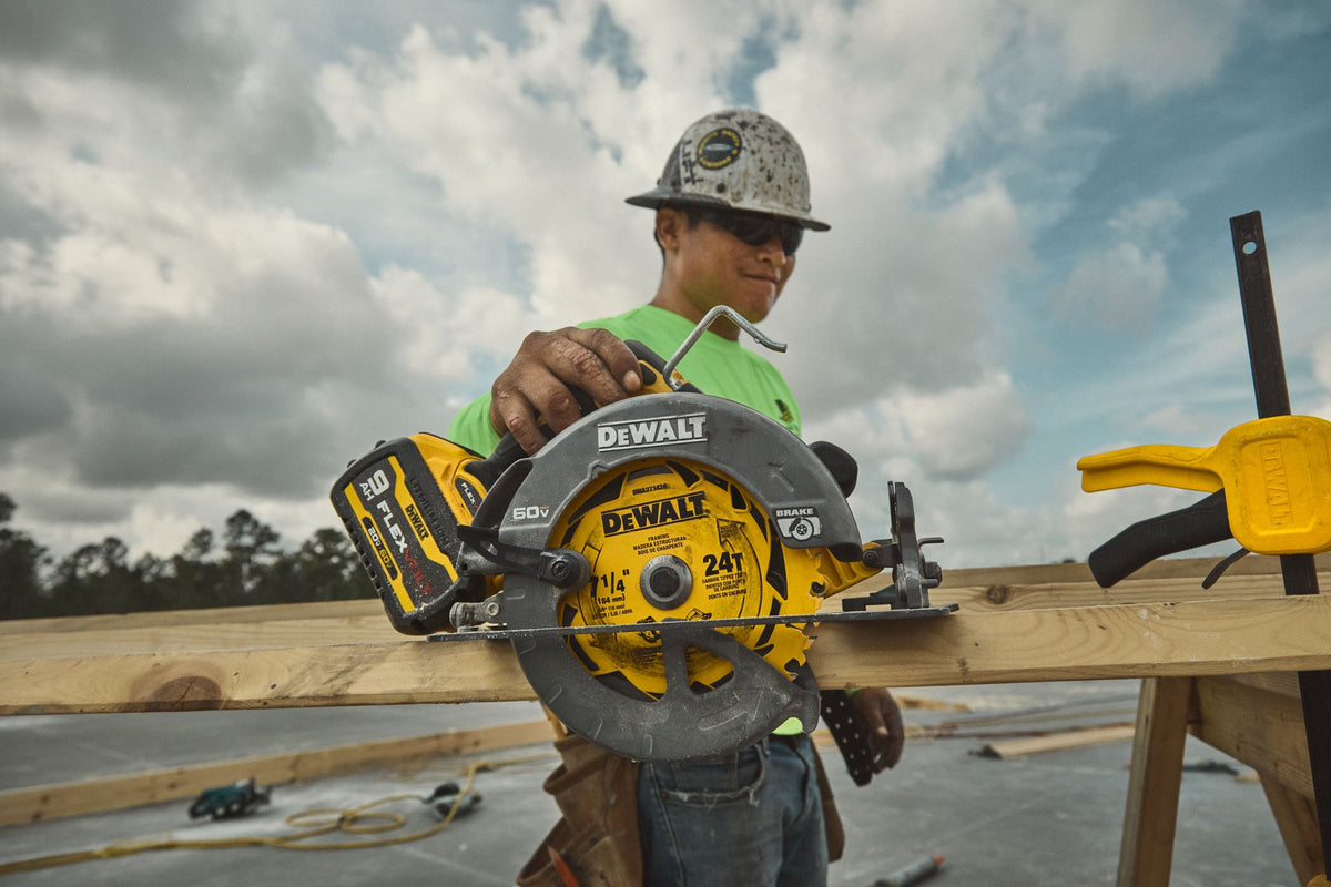 DEWALT DCS578X1 FLEXVOLT 60V MAX Brushless 7-1/4 in. Cordless Circular Saw Kit with Brake - in use