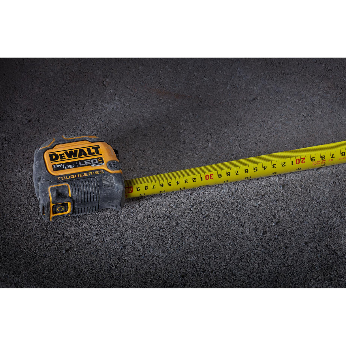 DEWALT DWHT35268S 8M/26Ft Dewalt Lighted Tape Measure - detail close-up