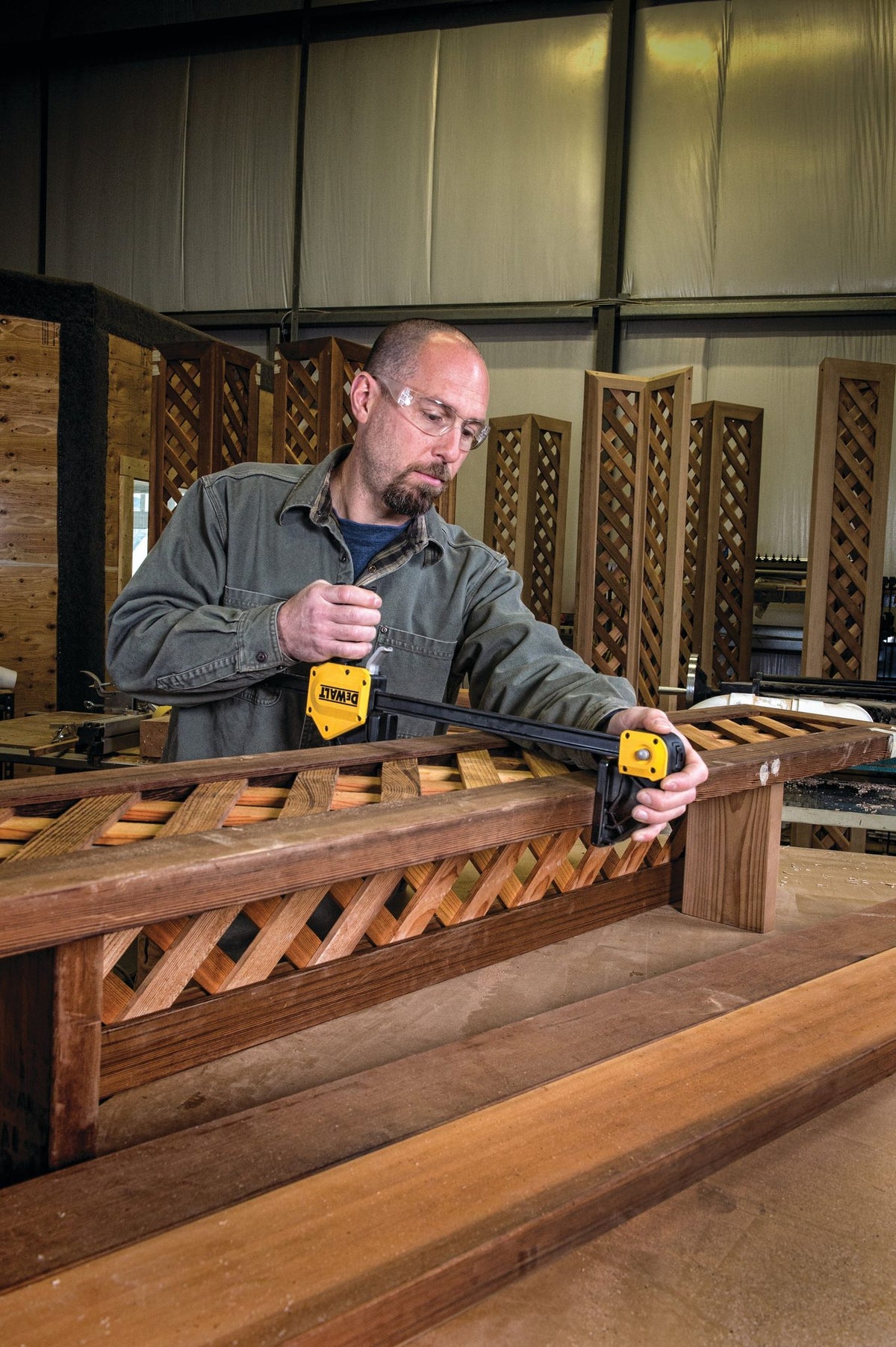 DEWALT DWHT83186 Xl Trigger Clamps 24 - in use