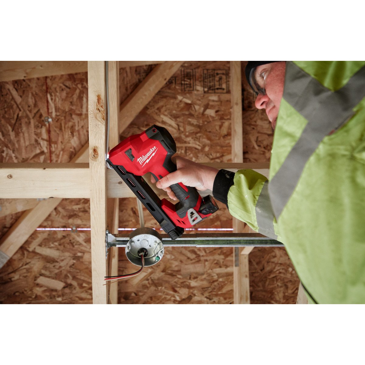 Milwaukee 2448-21 M12™ Cable Stapler Kit - in use