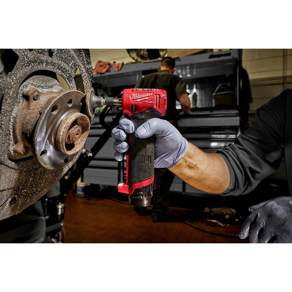 Milwaukee 2485-22 M12 FUEL™ 1/4" Right Angle Die Grinder Kit - in use