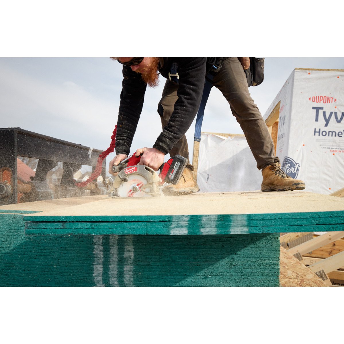 Milwaukee 2833-20 M18 FUEL™ 6-1/2" Circular Saw - in use
