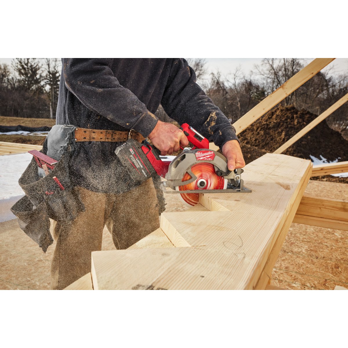 Milwaukee 2834-21HD M18 FUEL™ 7-1/4” Circular Saw Kit - in use