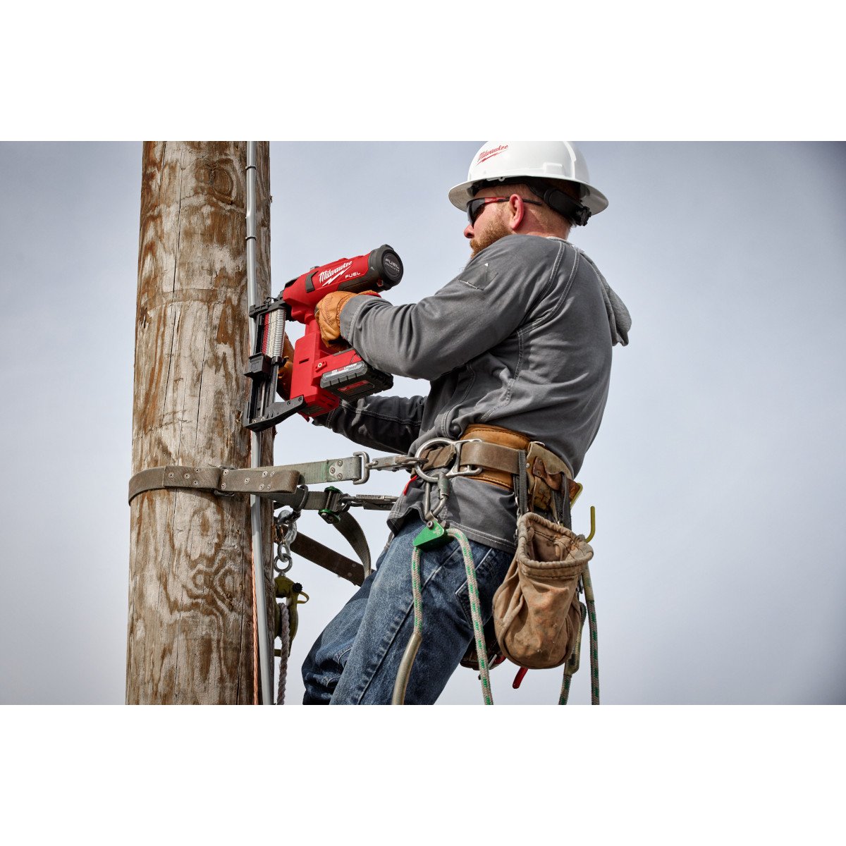 Milwaukee 2843-20 M18 FUEL™ Utility Fencing Stapler - in use