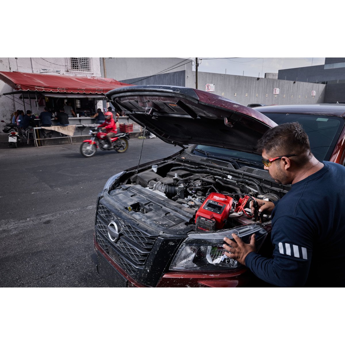 Milwaukee 3841-20 M18™ HOTSHOT™ Jump Starter - in use