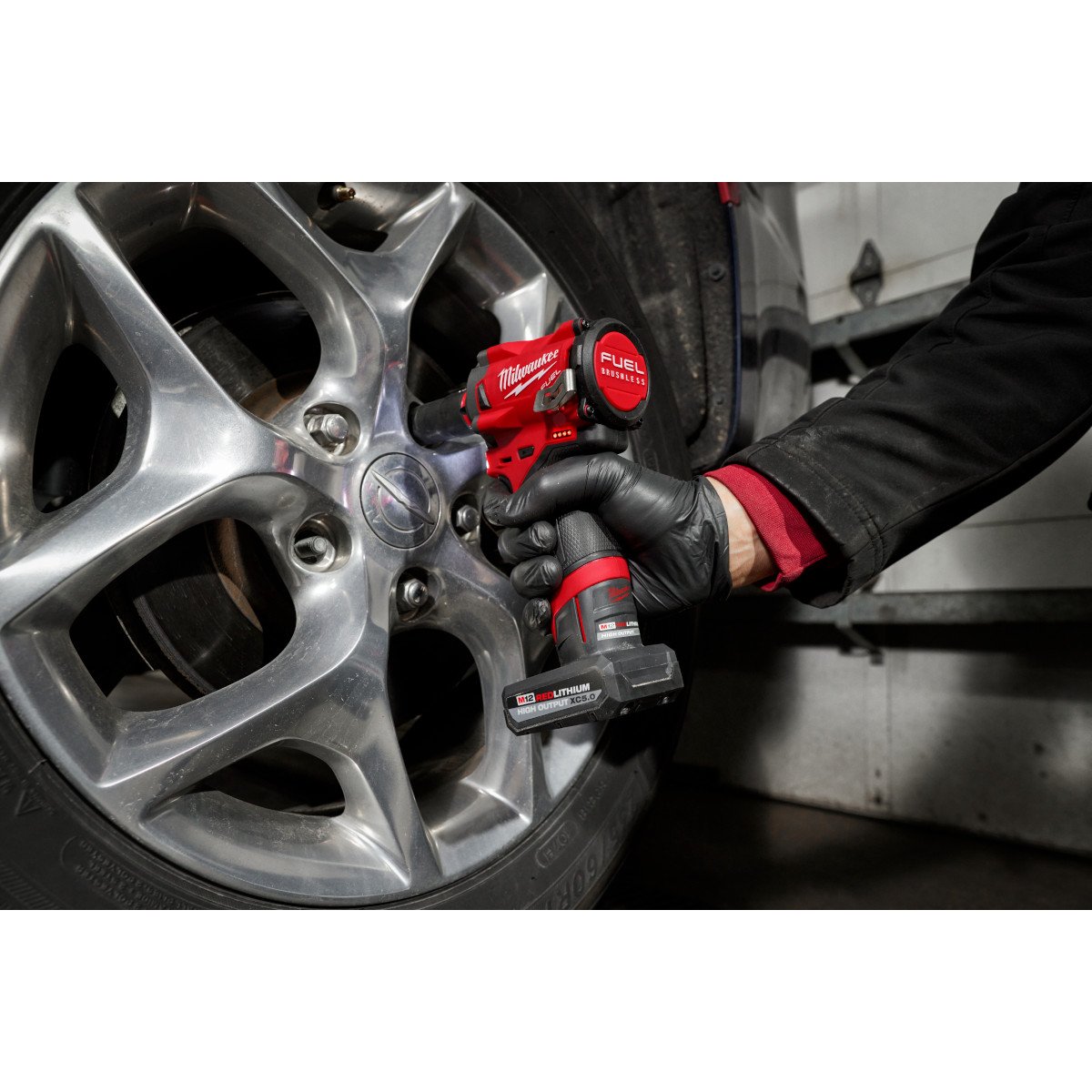 Milwaukee 48-11-2450 M12™ REDLITHIUM™ HIGH OUTPUT™ XC5.0 Battery Pack - in use