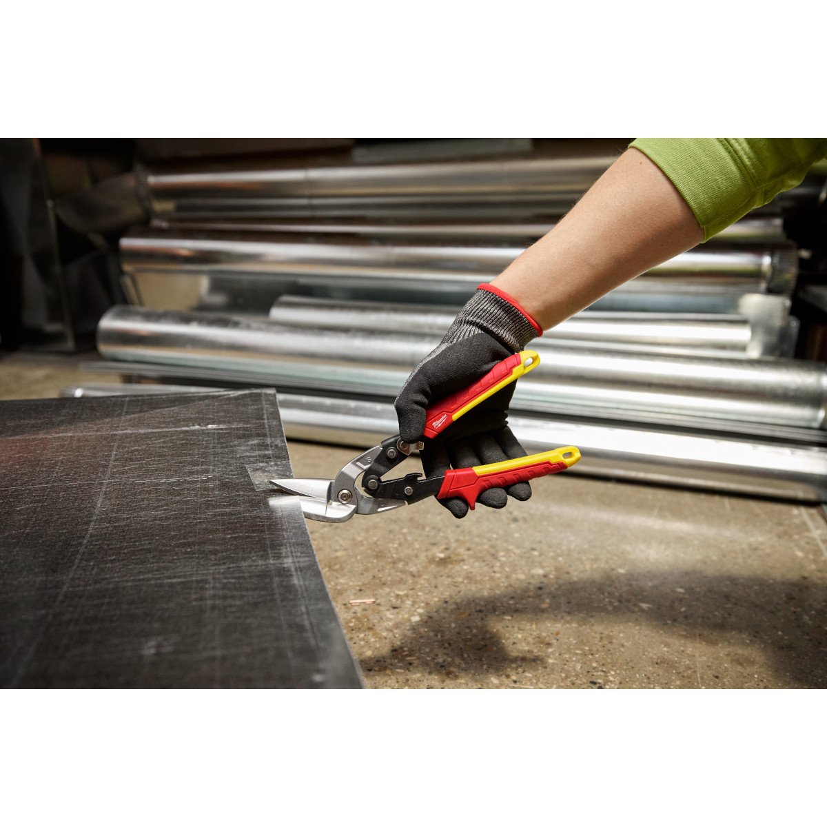 Milwaukee 48-22-4562 Straight Cutting Offset Aviation Snips - in use