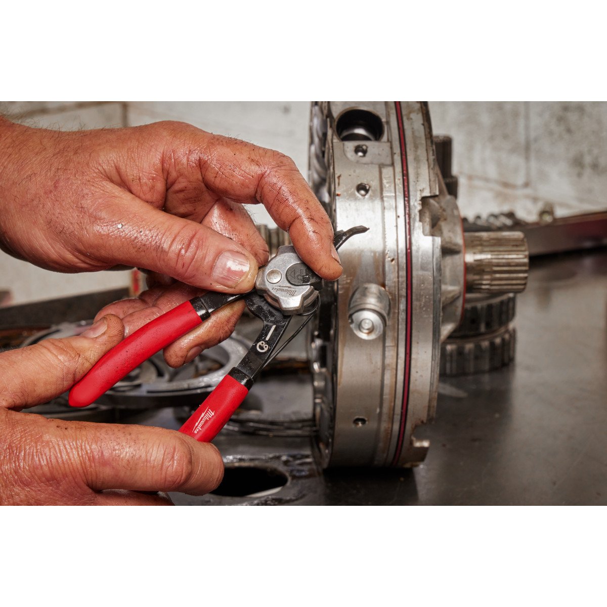 Milwaukee 48-22-6539 9PC Snap Ring Pliers Set - in use