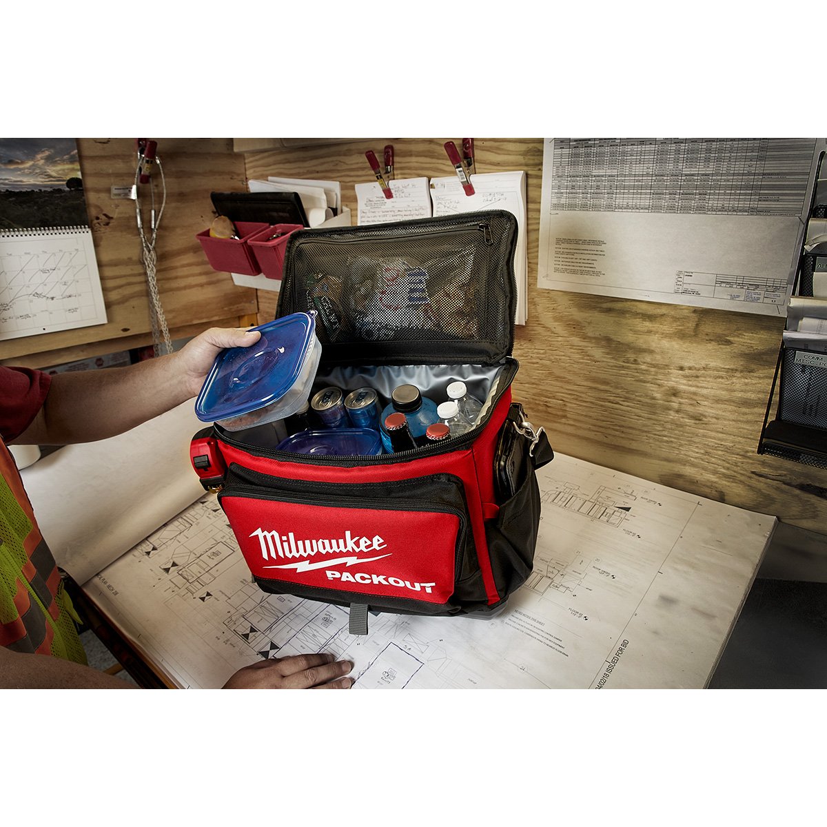 Milwaukee 48-22-8302 PACKOUT™ Cooler - in use