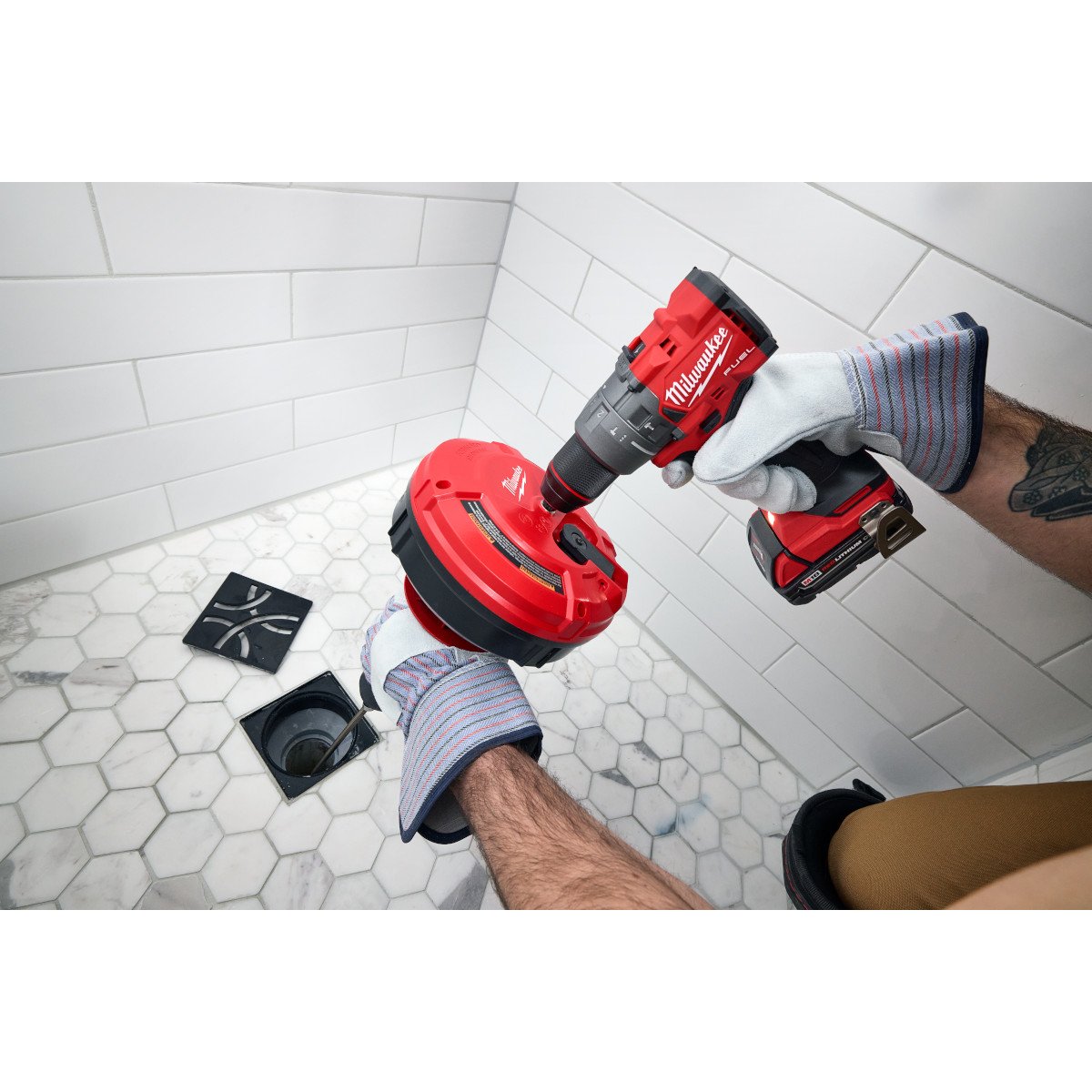 Milwaukee 49-16-2573 TRAPSNAKE™ 25’ Auger w/ CABLE DRIVE™ - in use