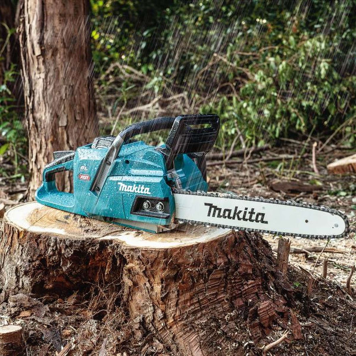 Makita UC016GT101 40Vmax XGT Brushless 16" Rear Handle Chainsaw 5.0Ah Kit