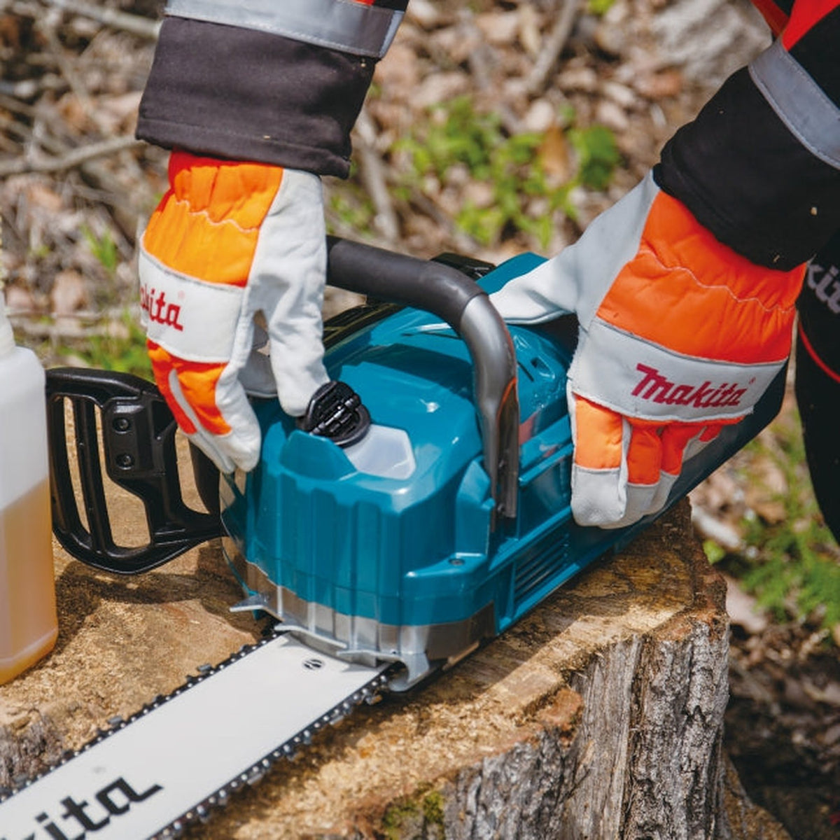 Makita UC030GE101 40Vmax XGT Brushless 20" Rear Handle Chainsaw, 8.0Ah Kit