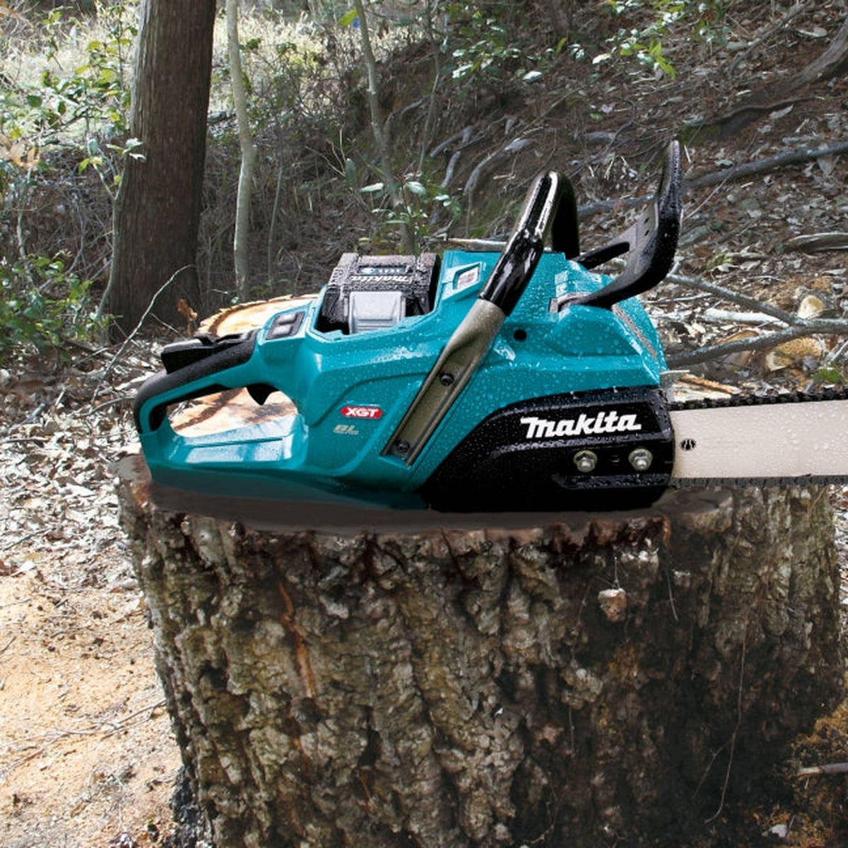 Makita UC030GE101 40Vmax XGT Brushless 20" Rear Handle Chainsaw, 8.0Ah Kit