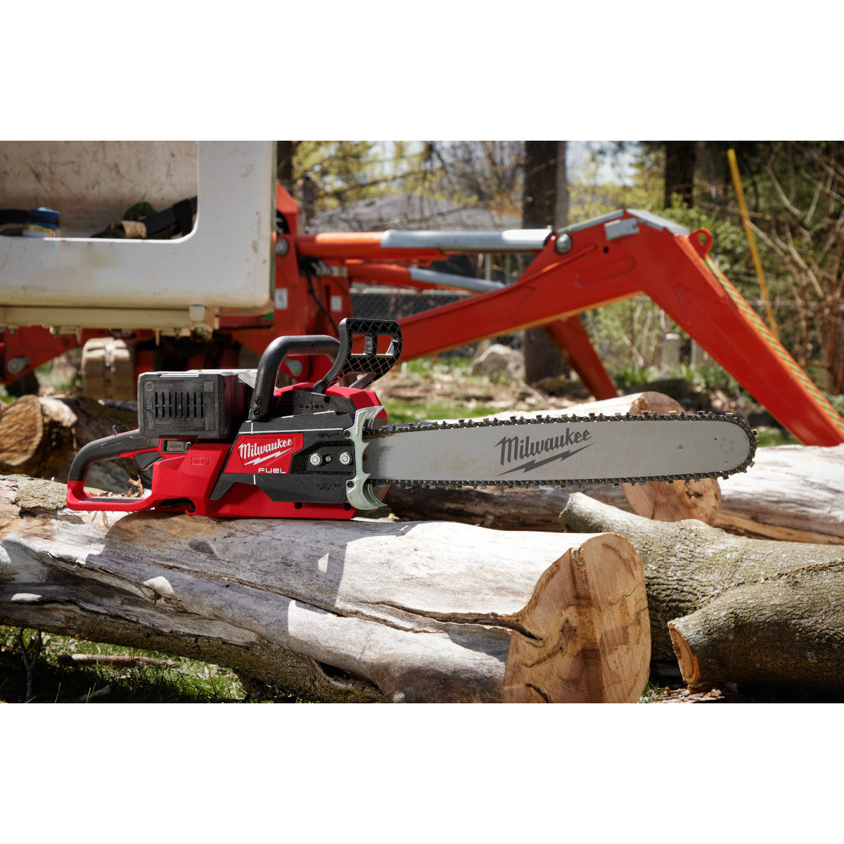 Milwaukee 2827-22 - M18 FUEL 20-inch Dual Battery Chainsaw Kit w/ (2) FORGE XC8.0 Battery