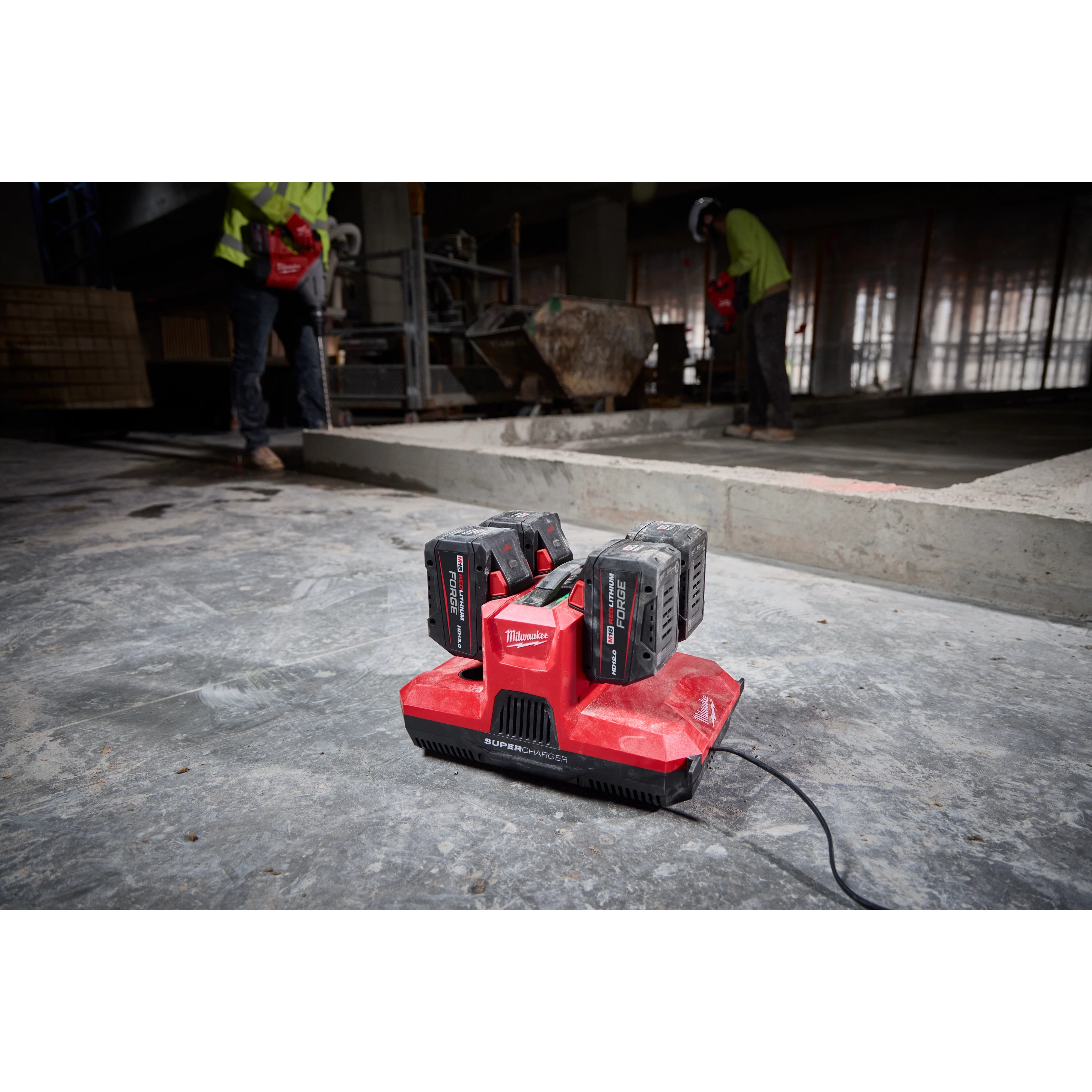 MILWAUKEE 48-59-1818 - M18 & M12 Four Bay Simultaneous Super Charger w/ PACKOUT Compatibility