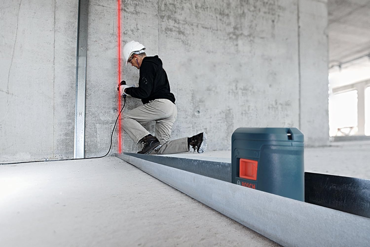 BOSCH GLL 2  -  Self-Leveling Cross-Line Laser