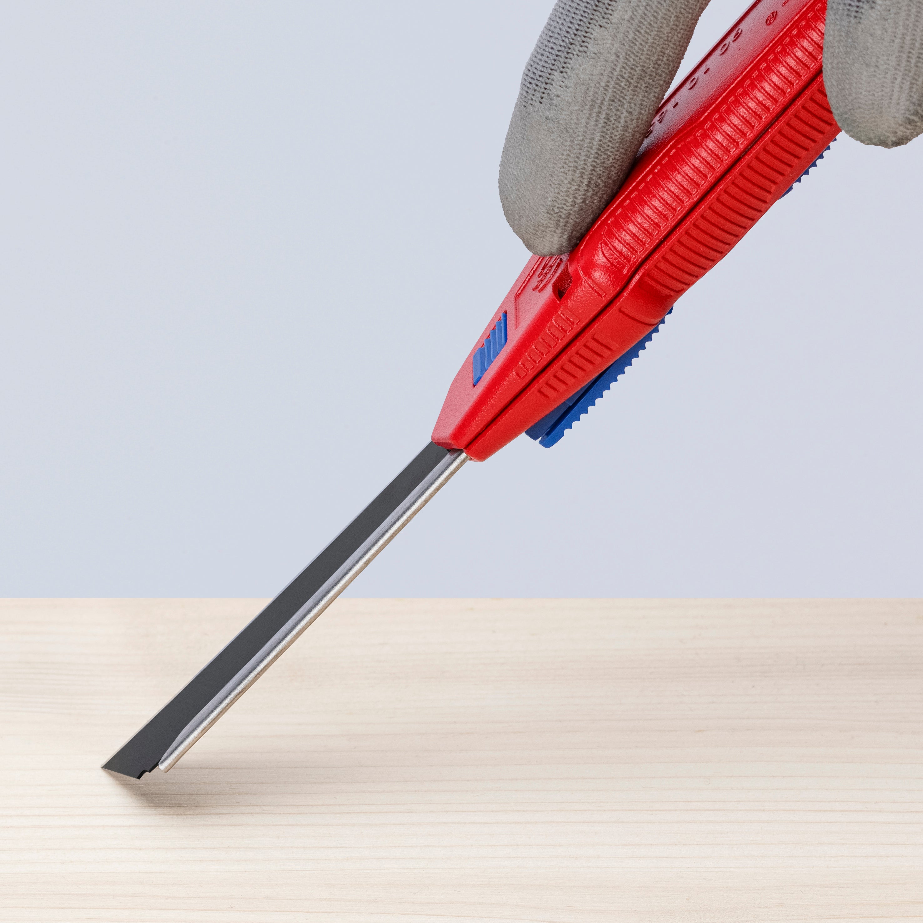 Knipex 9010165BKA - Couteau à lame rétractable universel CutiX 6 1/2"