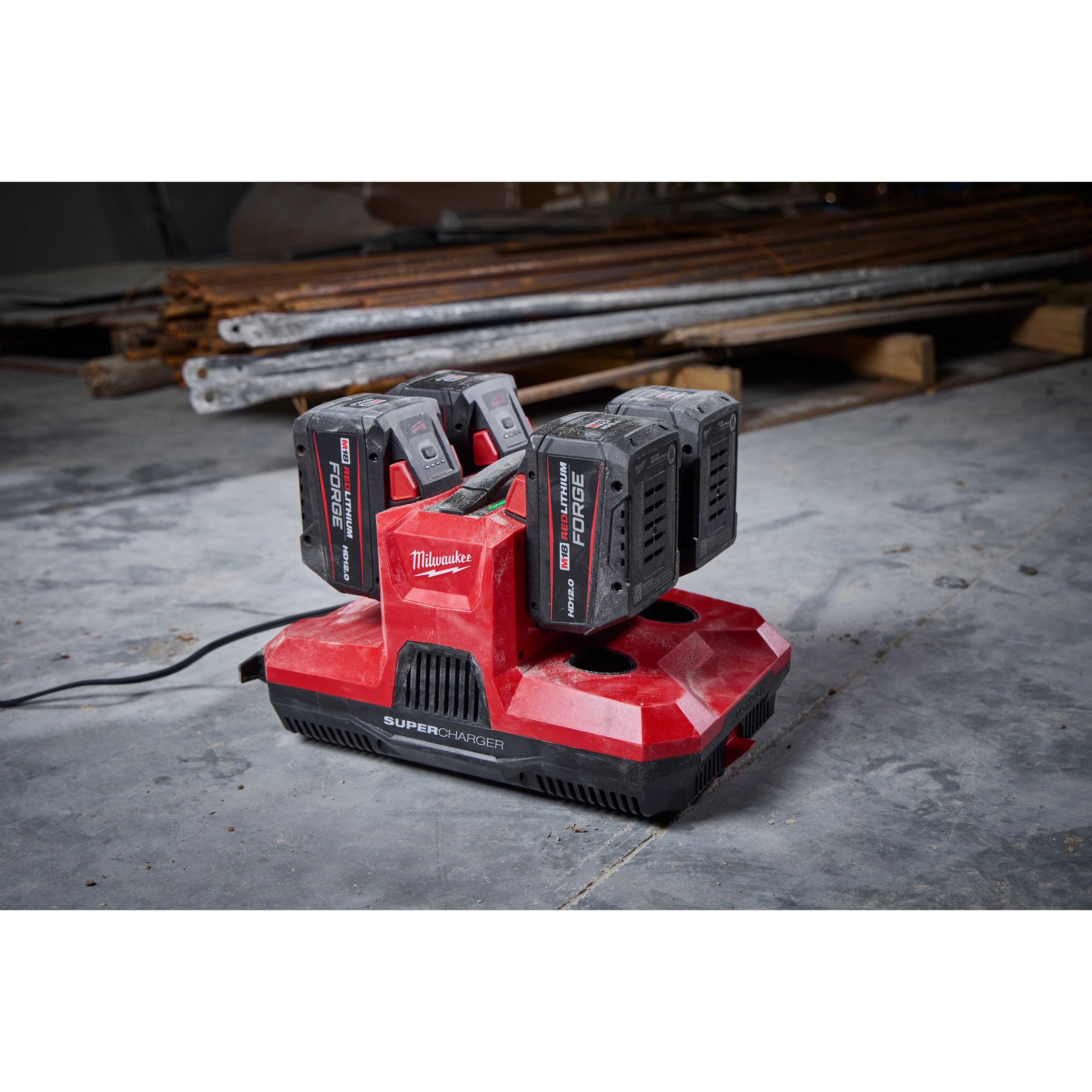 MILWAUKEE 48-59-1818 - M18 & M12 Four Bay Simultaneous Super Charger w/ PACKOUT Compatibility