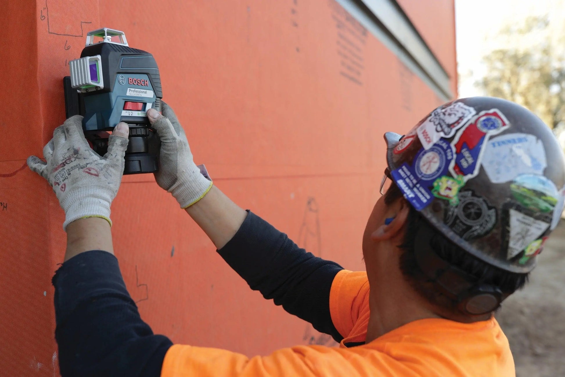 Bosch GLL3-330CG - 12V Max 360⁰ Connected Green-Beam Three-Plane Leveling and Alignment-Line Laser Kit with (1) 2.0 Ah Battery - Wise Line Tools