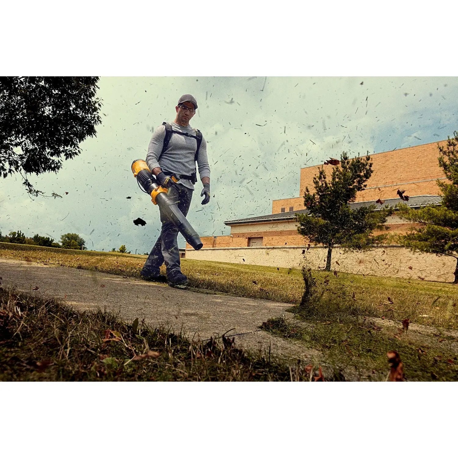 DEWALT DCBL570B - 60V Backpack Blower (tool only) DEWALT