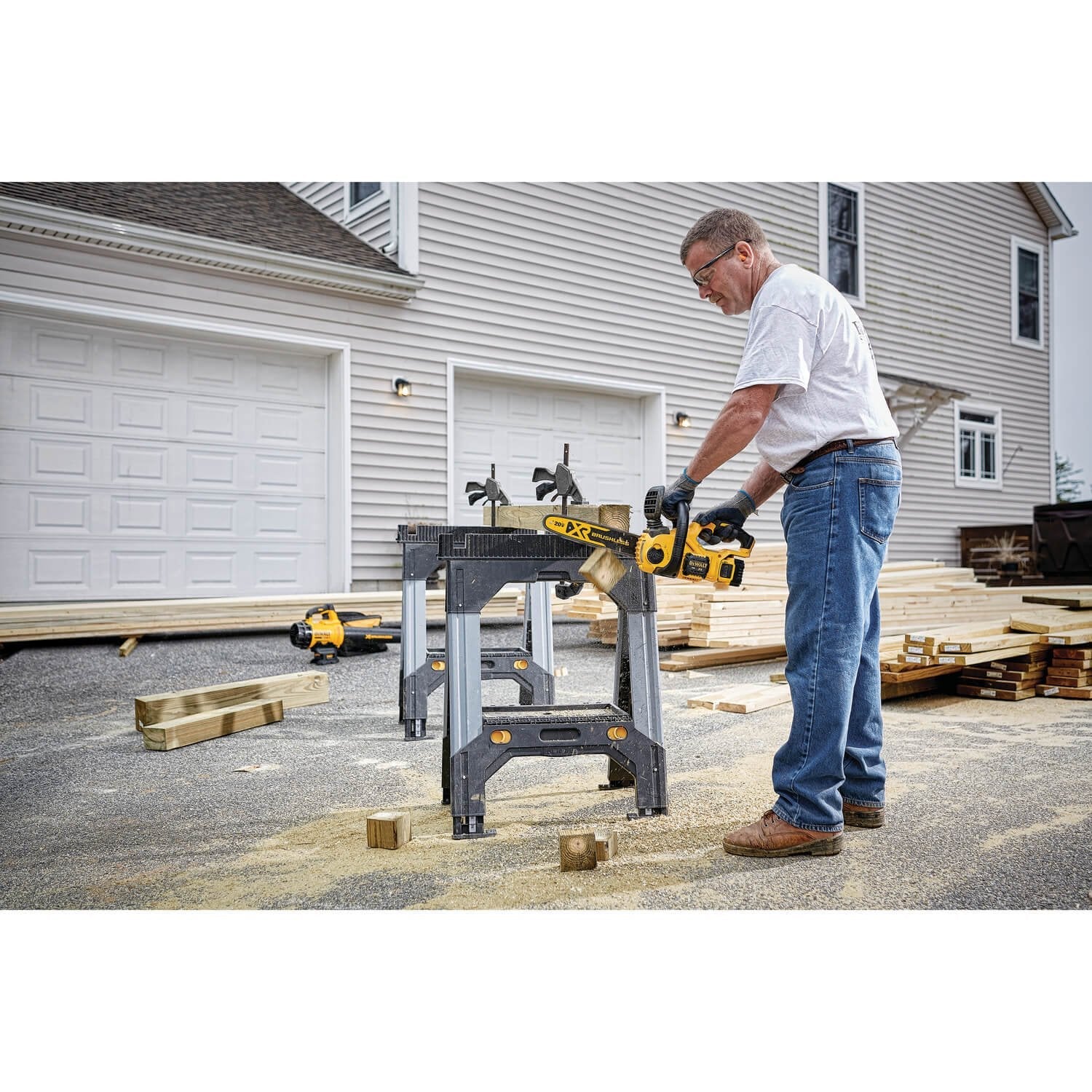 DEWALT DCCS620P1-20V MAX* XR Cordless Chainsaw Kit, 5-Ah Battery, 12-Inch - Wise Line Tools