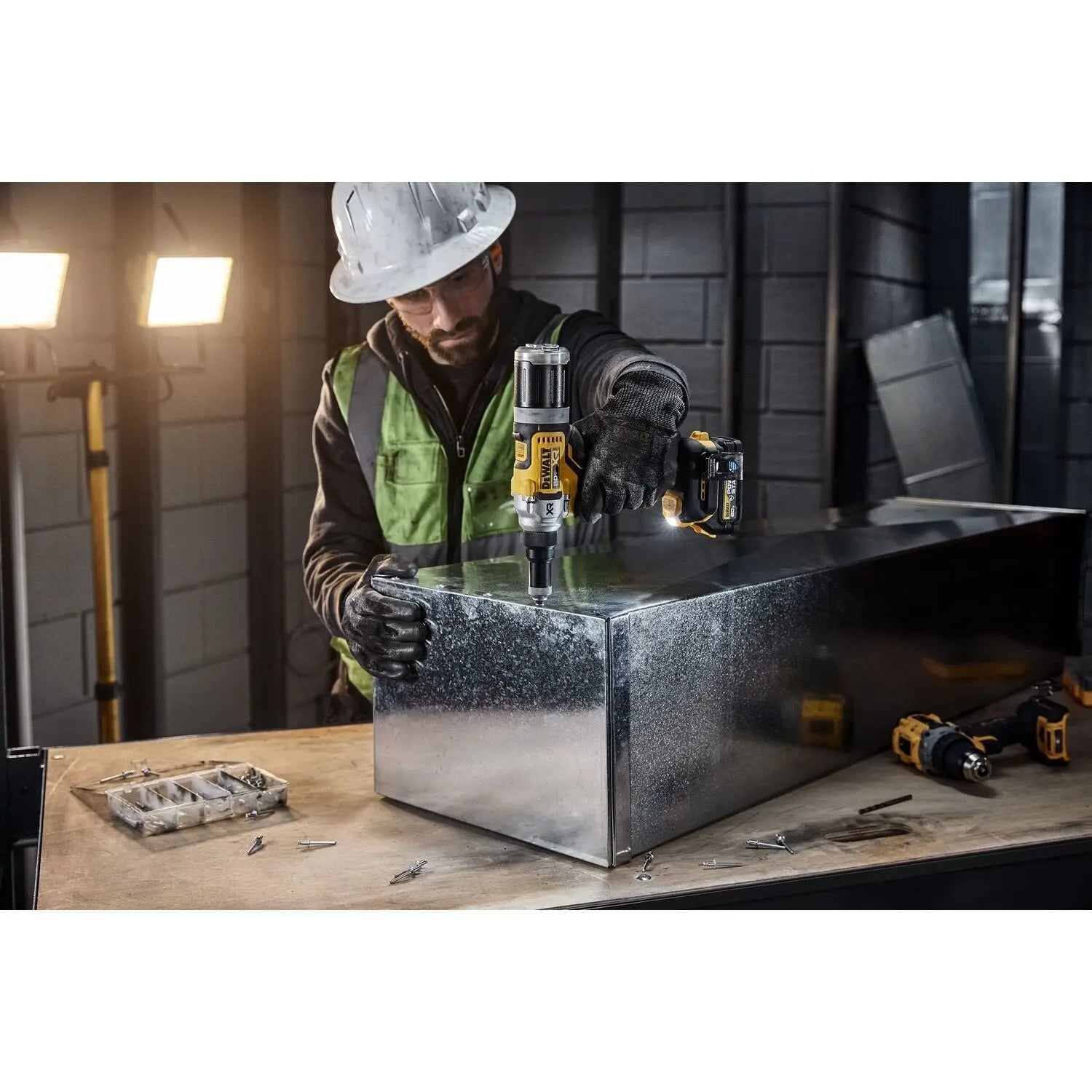 DEWALT DCF414GE2-20V MAX* XR Brushless Cordless 1/4" Rivet Tool Kit with DEWALT POWERSTACK - Wise Line Tools