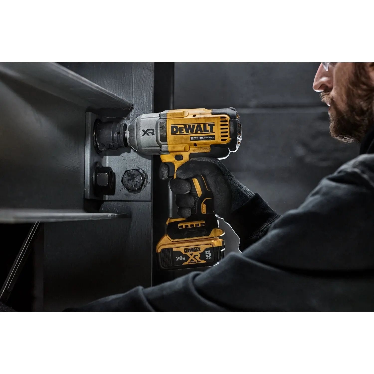 DEWALT DCF900P1-20V MAX* XR 1/2 in. High Torque Impact Wrench with Hog Ring Anvil with (1) 5.0 Ah Battery and Charger Kit - Wise Line Tools