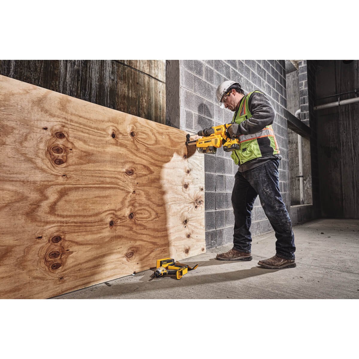 DEWALT DCH263R2-20V MAX* XTREME Cordless Brushless 1-1/8 in SDS+ Rotary Hammer Drill Kit (2) Lithium Ion Batteries with Charger - Wise Line Tools