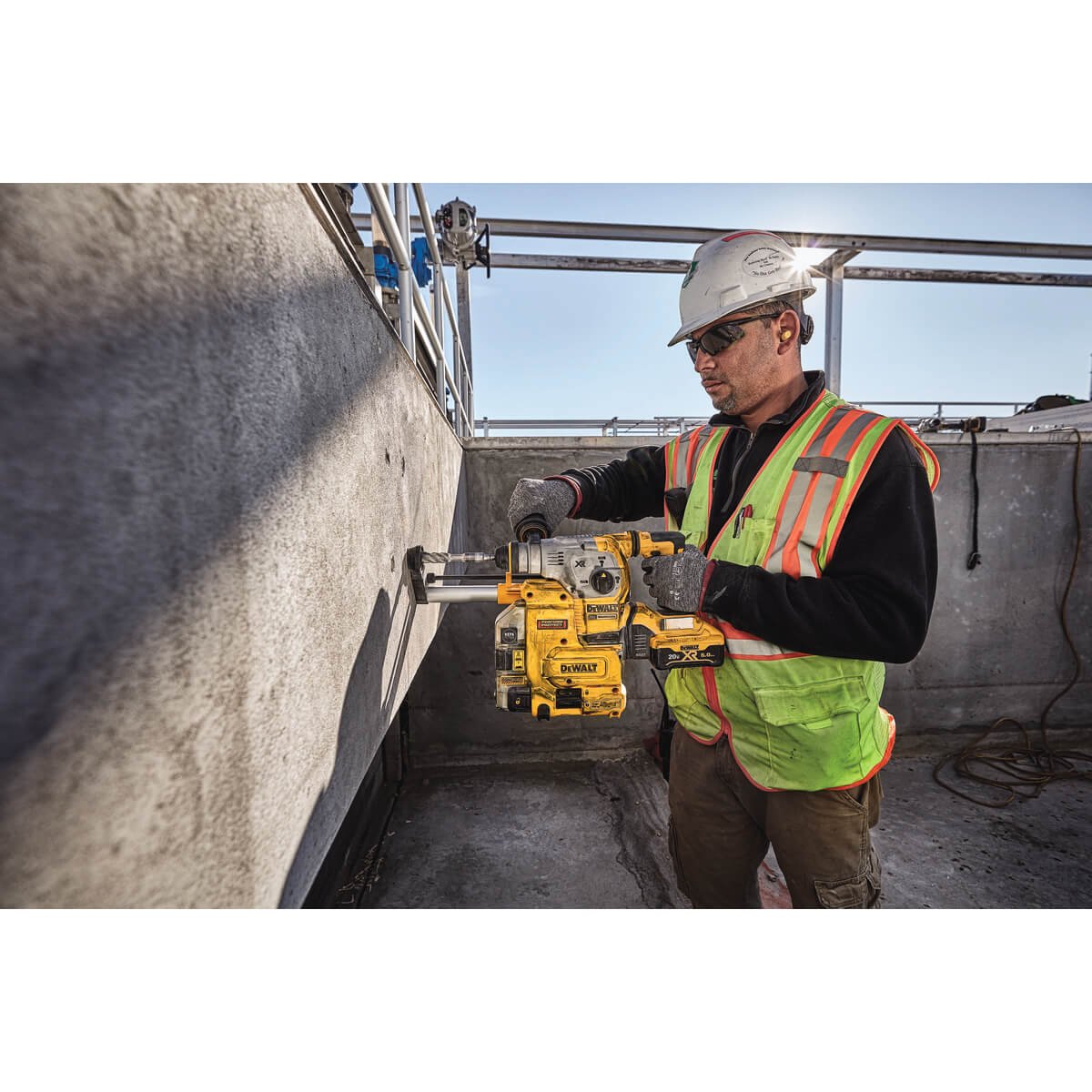 DEWALT DCH293B-20V MAX* 1-1/8 in XR Brushless Cordless SDS PLUS L-Shape Rotary Hammer (Tool Only) - Wise Line Tools