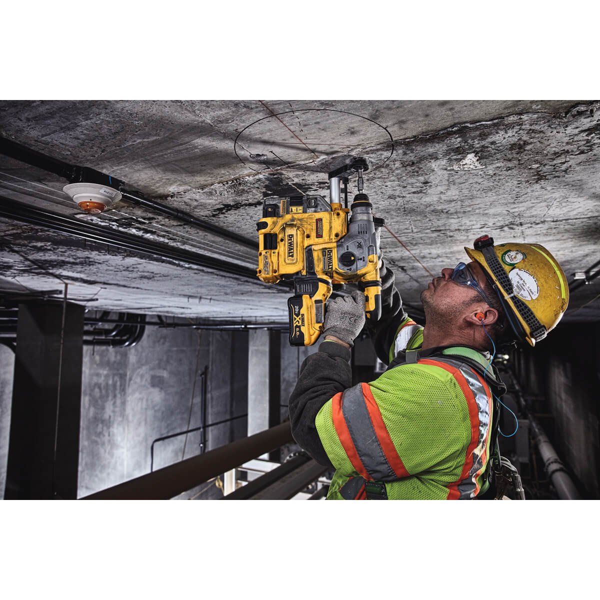 DEWALT DCH293B-20V MAX* 1-1/8 in XR Brushless Cordless SDS PLUS L-Shape Rotary Hammer (Tool Only) - Wise Line Tools