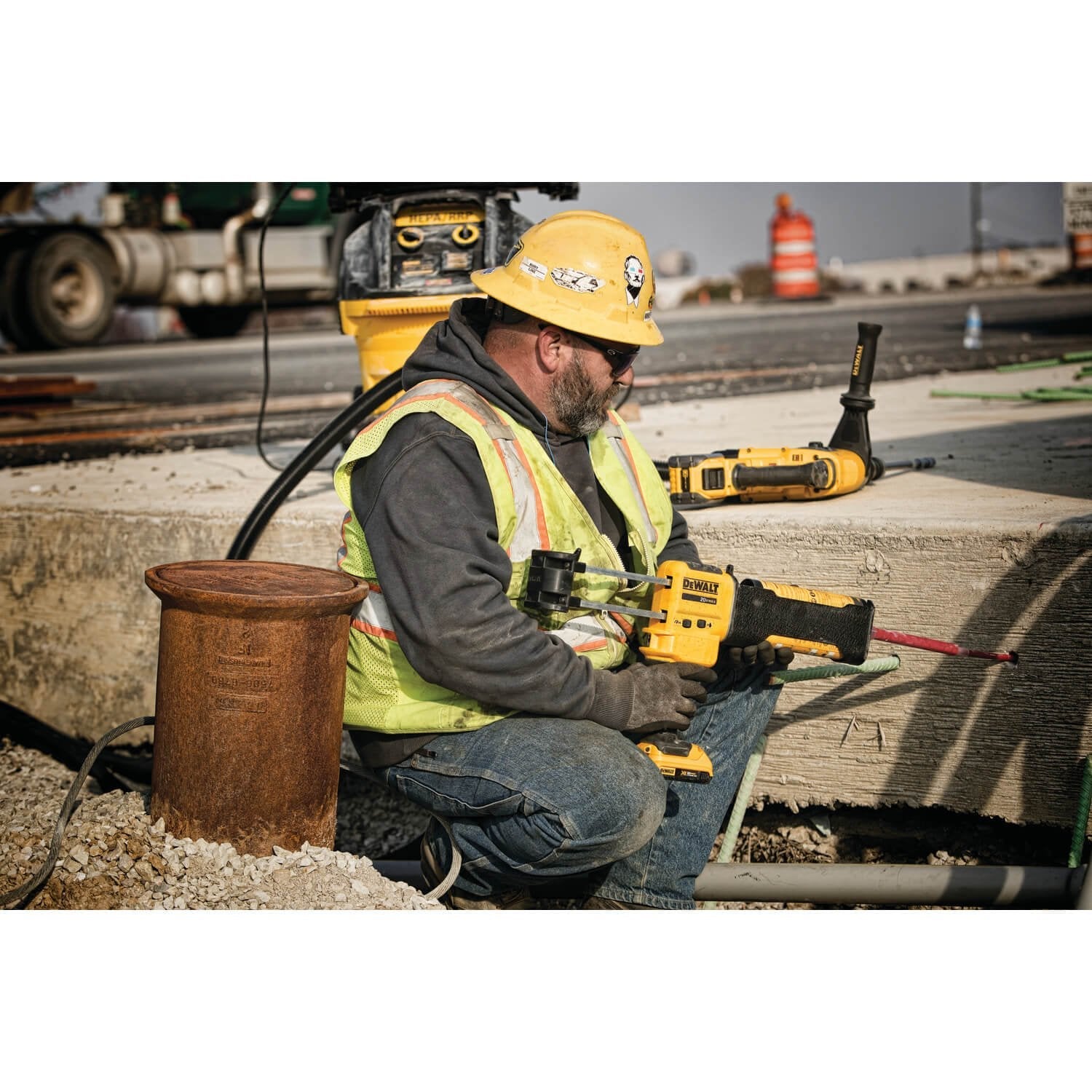 DEWALT DCH481B-60V MAX* XTREME Cordless Brushless 1-9/16 in SDS Max Rotary Hammer Drill - Tool Only - Wise Line Tools