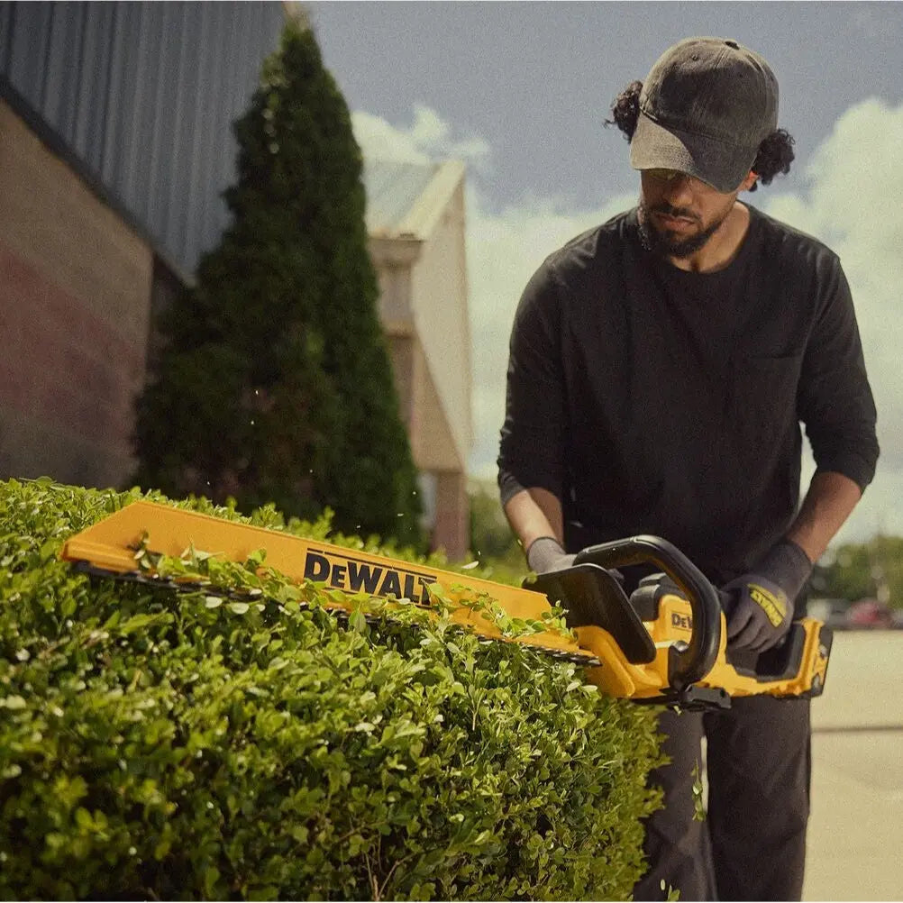 DEWALT DCHT821P1 - 20V MAX 22" Cordless Hedge Trimmer Kit DEWALT