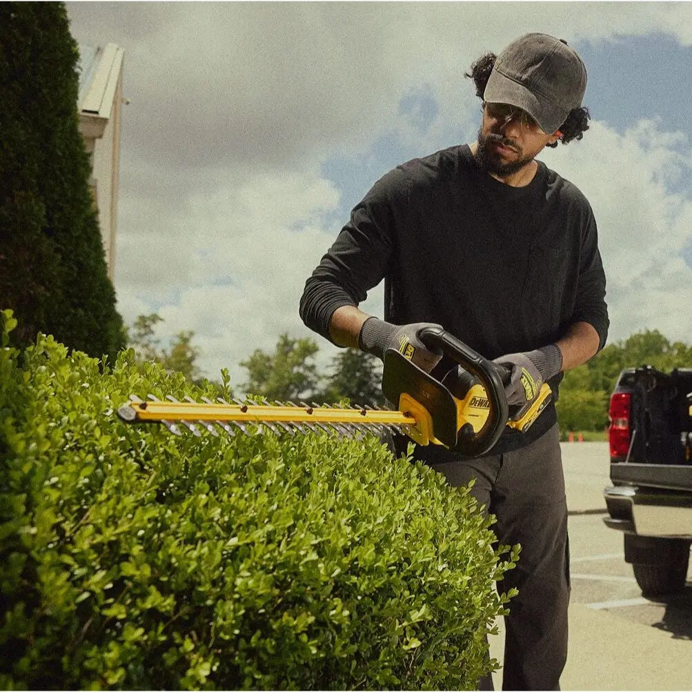 DEWALT DCHT821P1 - 20V MAX 22" Cordless Hedge Trimmer Kit DEWALT