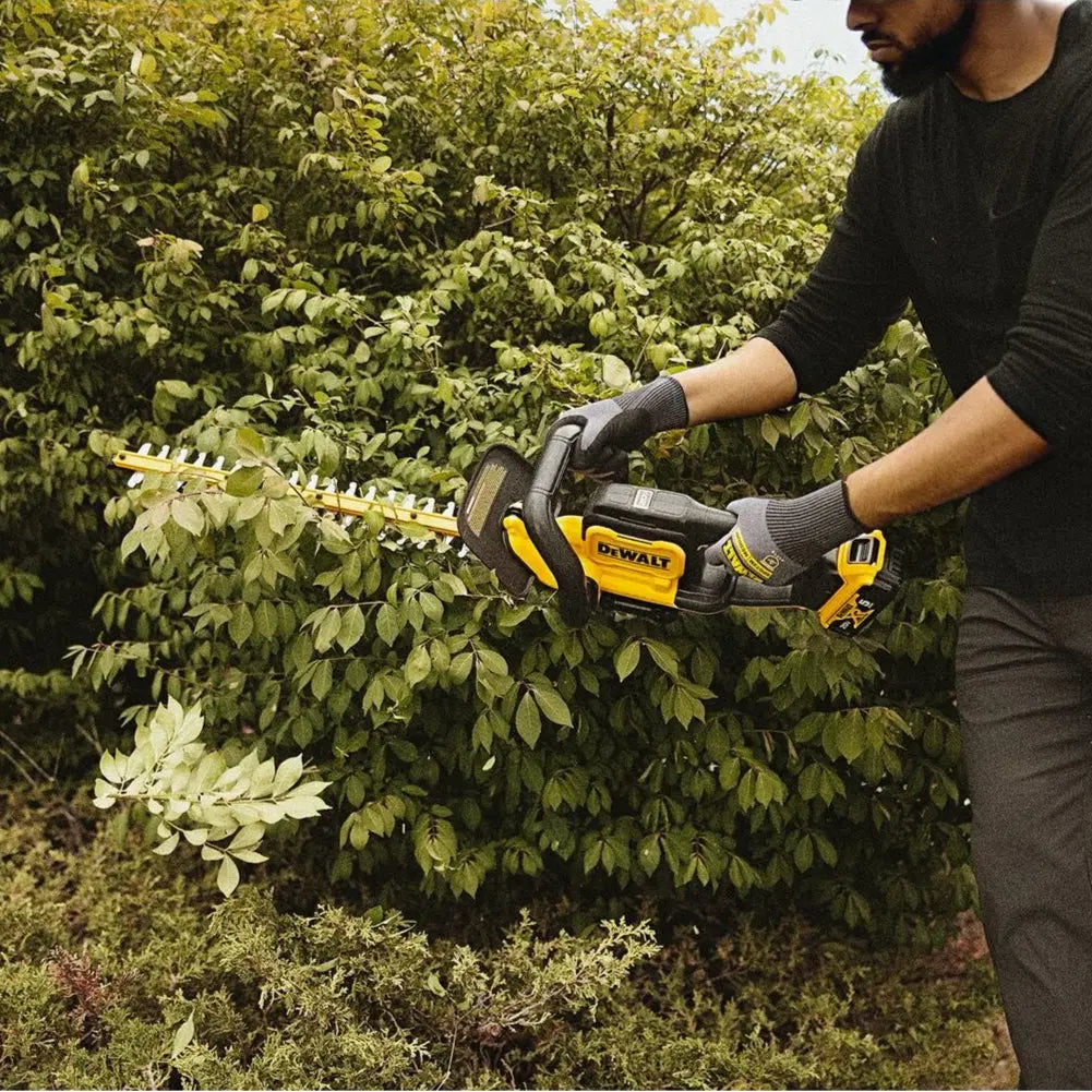 DEWALT DCHT821P1 - 20V MAX 22" Cordless Hedge Trimmer Kit DEWALT