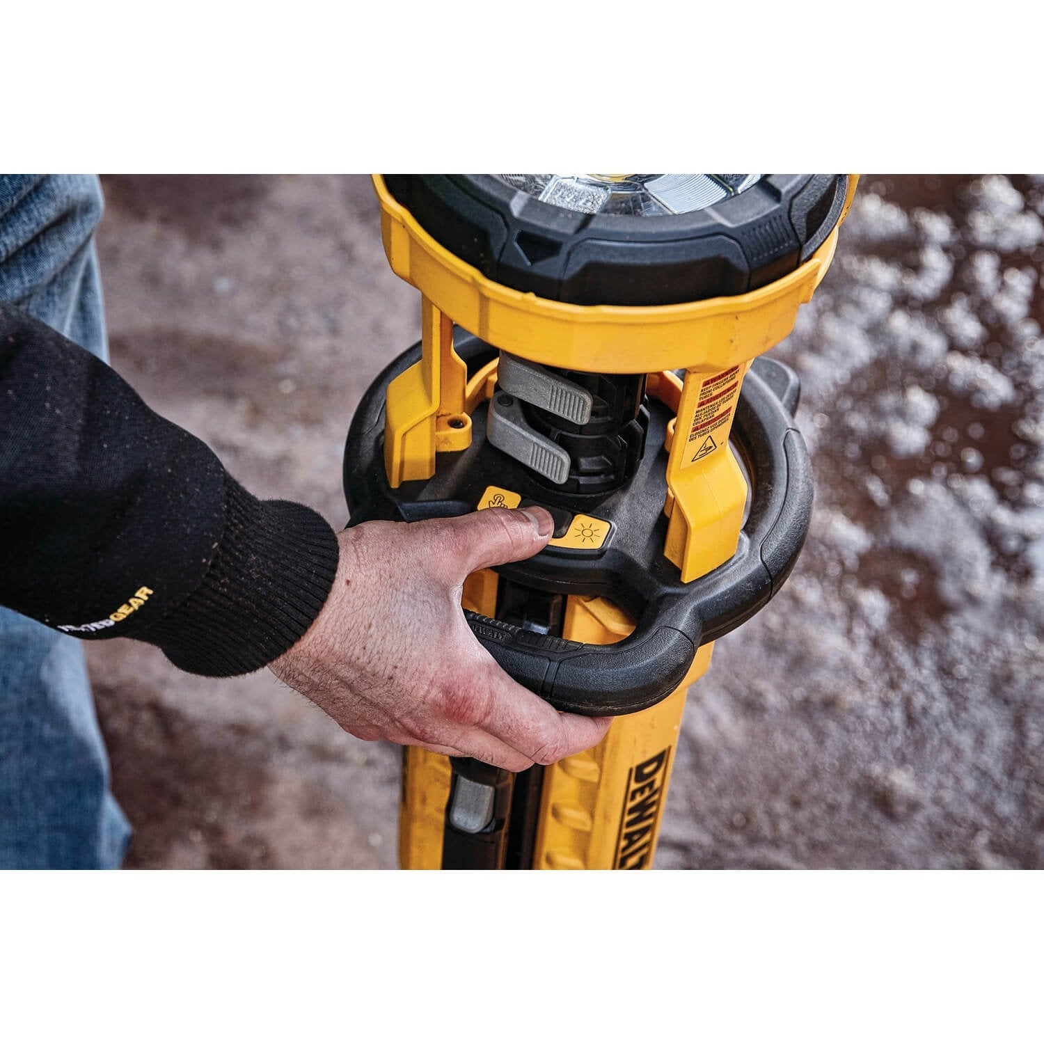 DEWALT DCL079B - 20V MAX* CORDLESS TRIPOD LIGHT (LIGHT ONLY) - Wise Line Tools