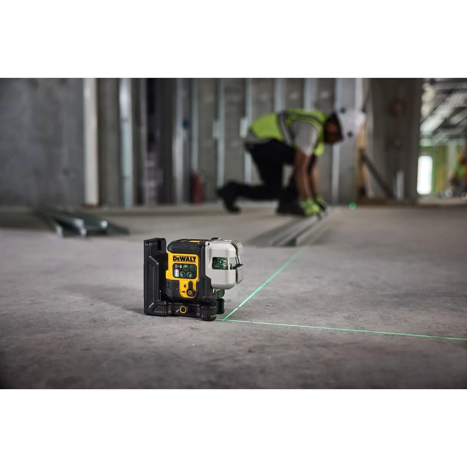 DEWALT DCLE14301GB - USB Rechargeable Green 3 X 180 Degree Line Laser Base Kit DEWALT