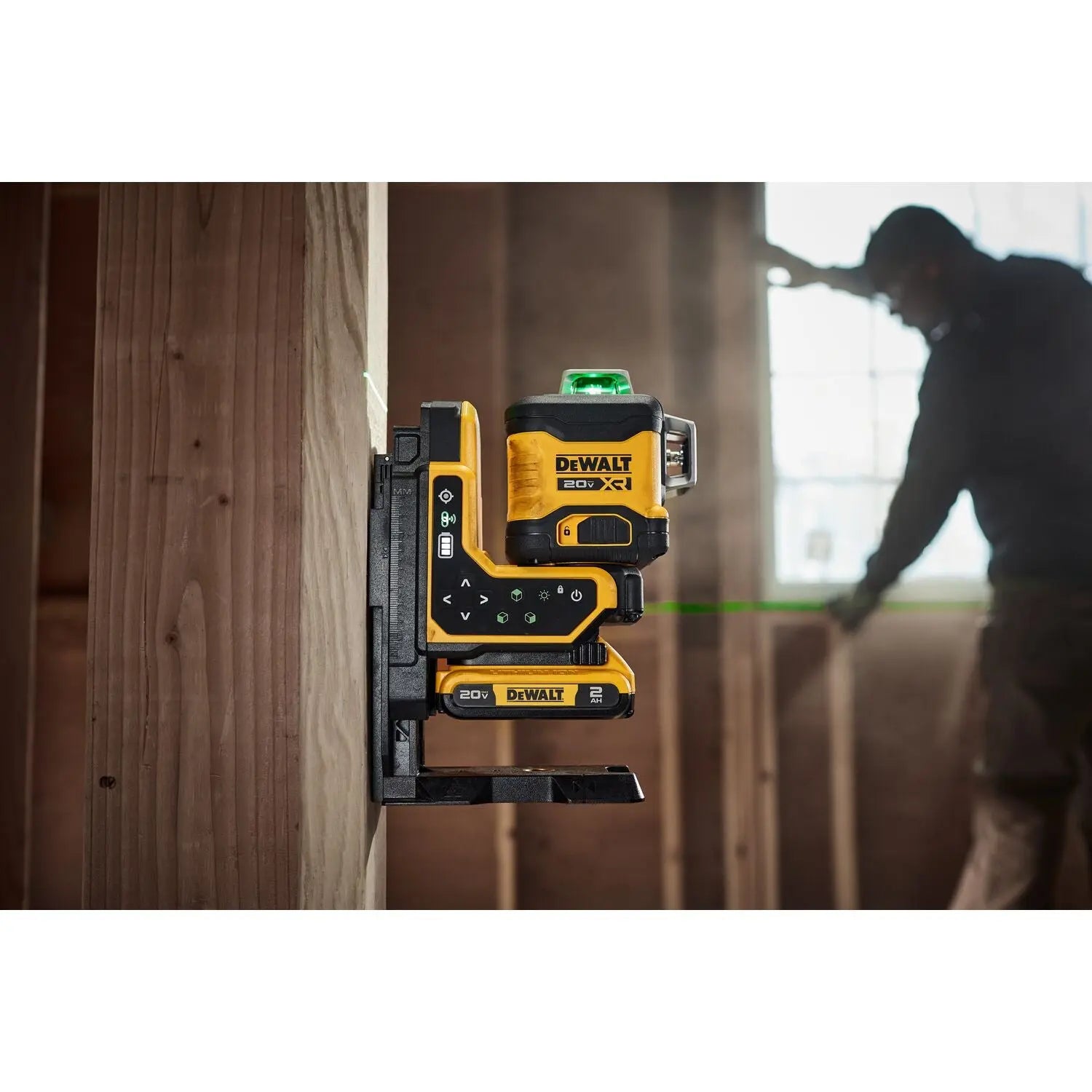 DEWALT DCLE34035D1 - DEWALT 20V MAX XR Remote Control 360 Degree Line Laser Kit DEWALT