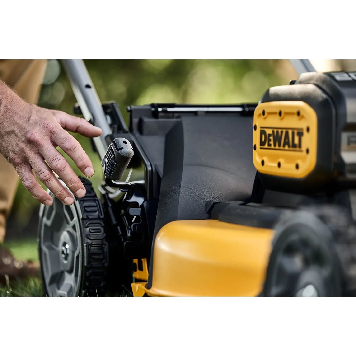 DEWALT DCMWSP256U2-CA -  2X20V* MAX XR® Cordless RWD, Self-Propelled Mower Kit