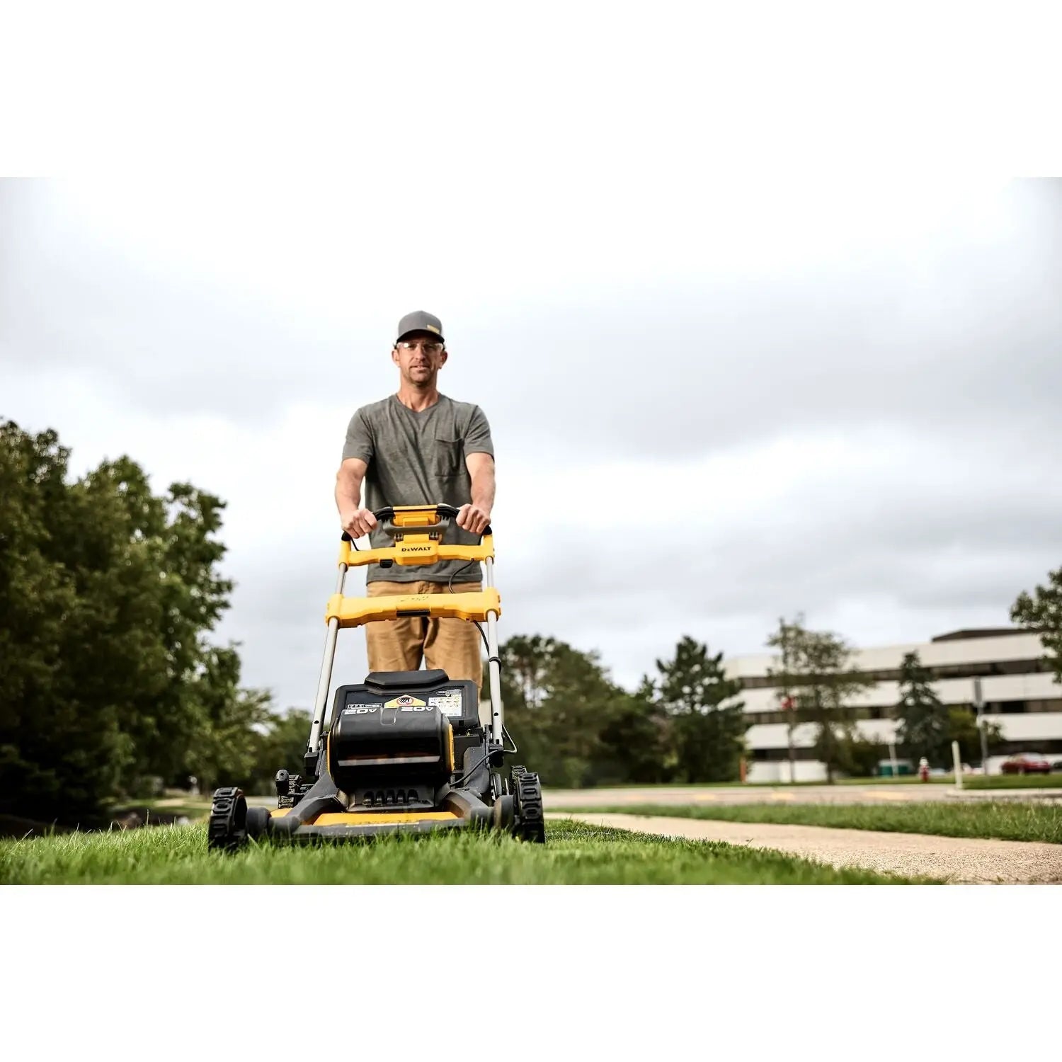 DEWALT DCMWSP256U2-CA -  2X20V* MAX XR® Cordless RWD, Self-Propelled Mower Kit