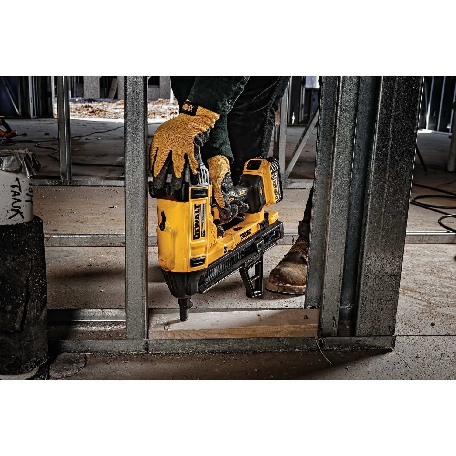 DEWALT DCN890P2-20V Max Xr Cordless Concrete Nailer Kit - Wise Line Tools