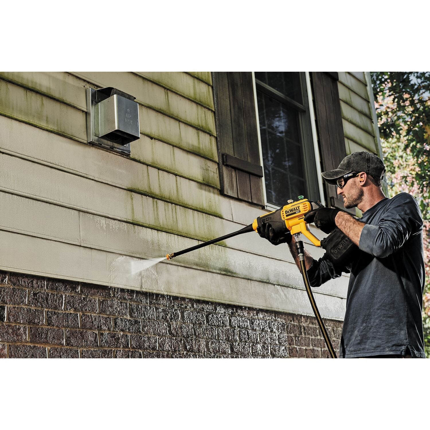 DEWALT DCPW550B-20V MAX* 550 Psi Cordless Power Cleaner (Tool Only) - Wise Line Tools