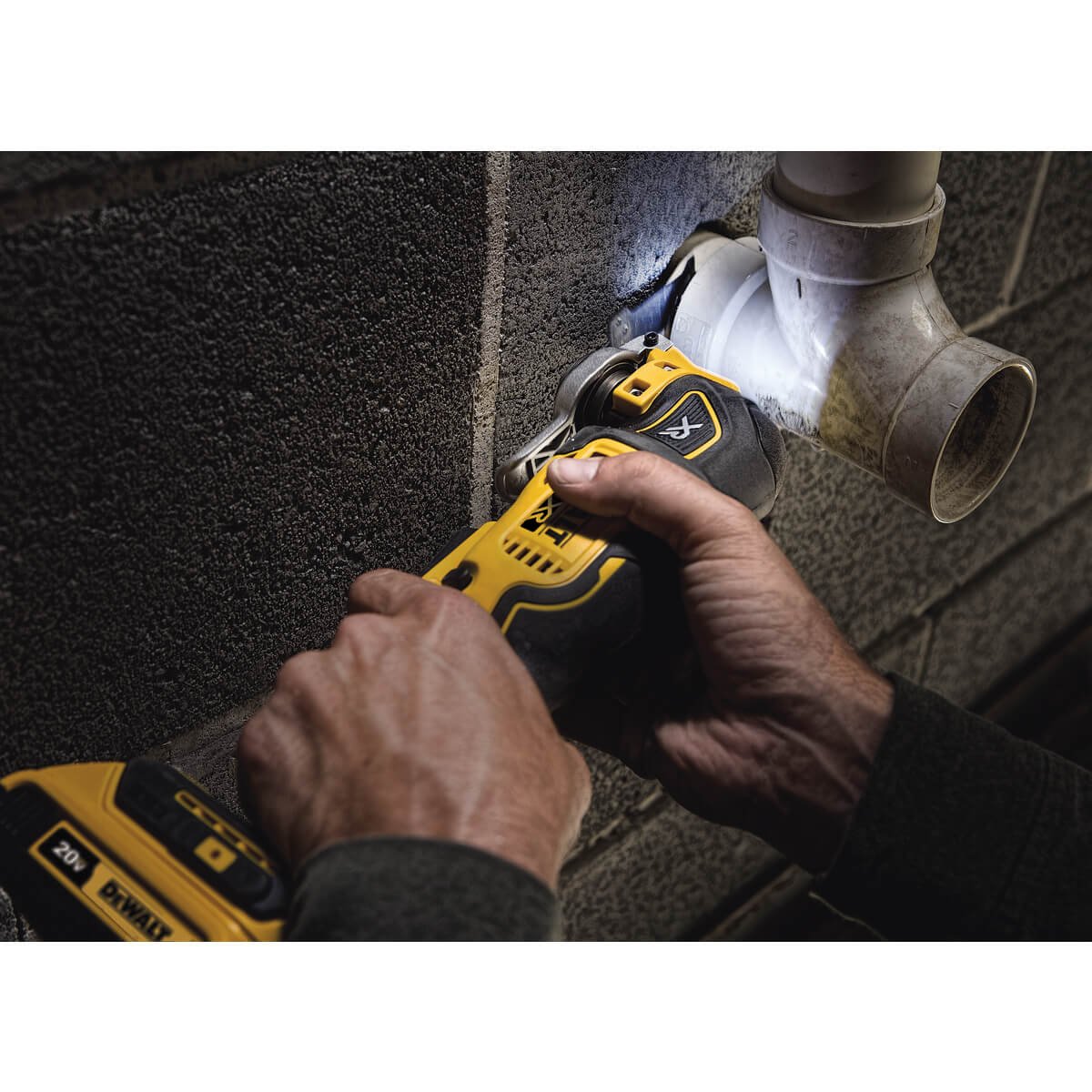 DEWALT DCS356B 20V MAX* XR® BRUSHLESS CORDLESS 3-SPEED OSCILLATING MULTI-TOOL (TOOL ONLY) - Wise Line Tools