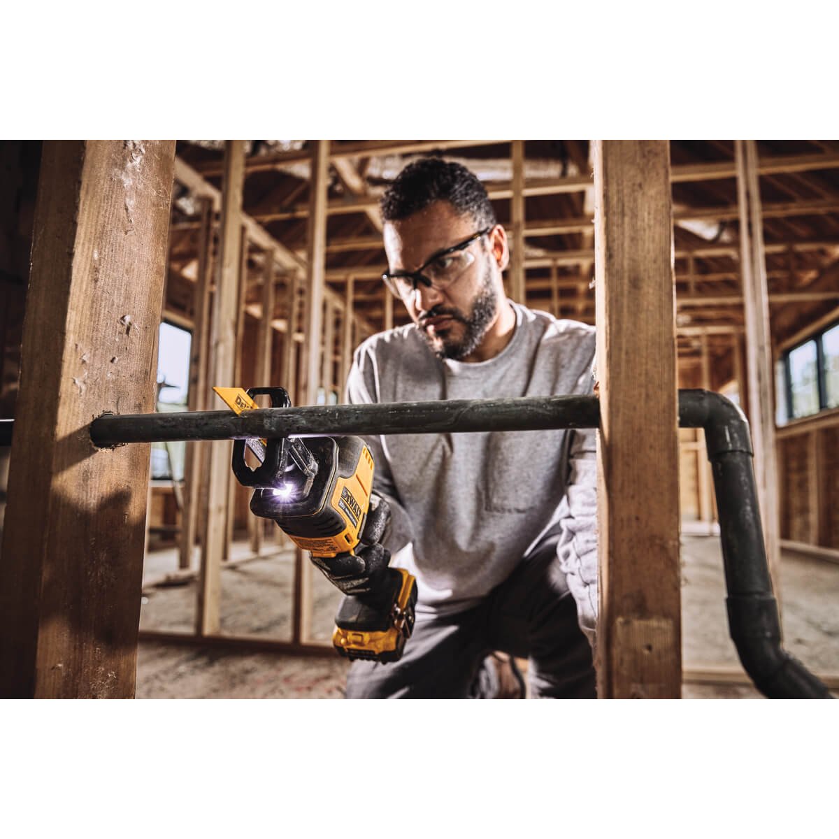 DEWALT DCS369B ATOMIC 20V MAX* CORDLESS ONE-HANDED RECIPROCATING SAW (TOOL ONLY) - Wise Line Tools