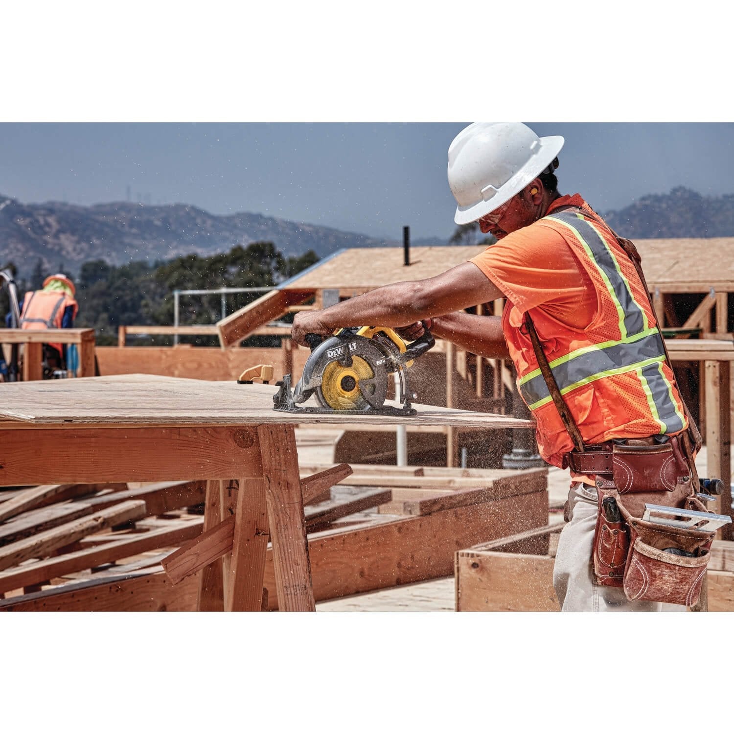 DEWALT DCS577B-FLEXVOLT 60V MAX* Circular Saw For Framing, 7-1/4-Inch, Tool Only - Wise Line Tools