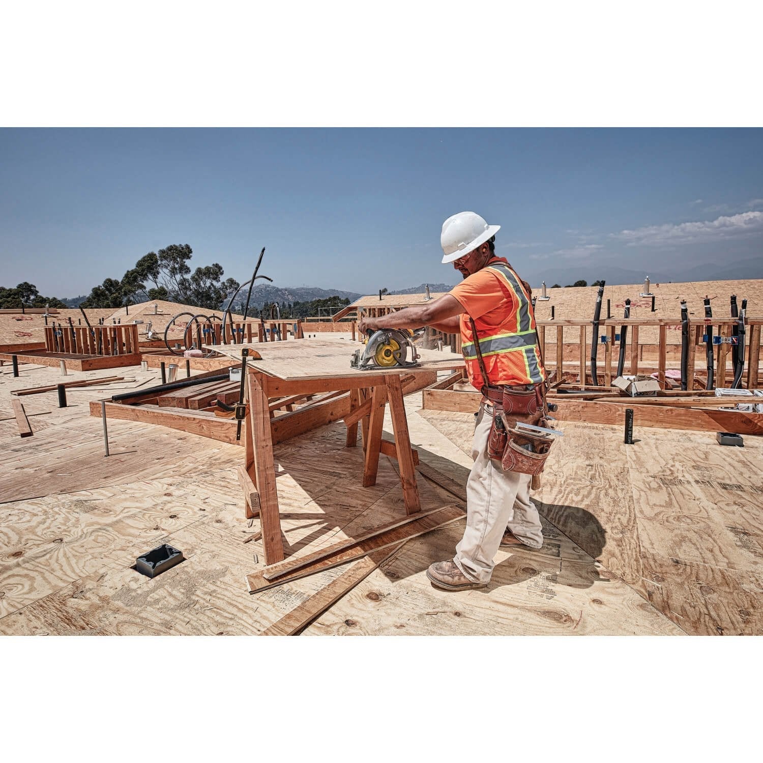 DEWALT DCS577X1 FLEXVOLT® 60V MAX* 7-1/4 IN. CORDLESS WORM DRIVE STYLE SAW (9.0A - Wise Line Tools