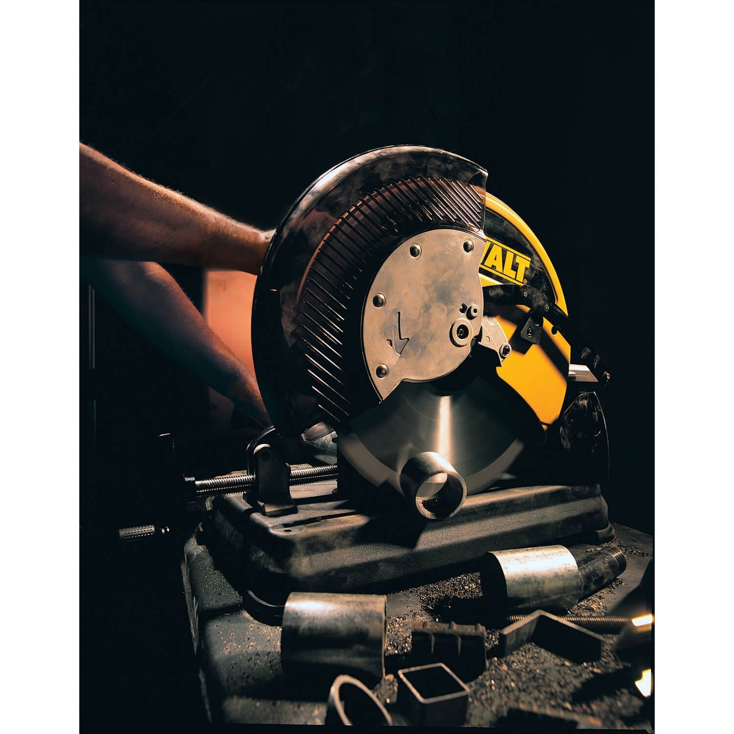 DEWALT DW872-Metal Cutting Saw, 14-Inch - Wise Line Tools