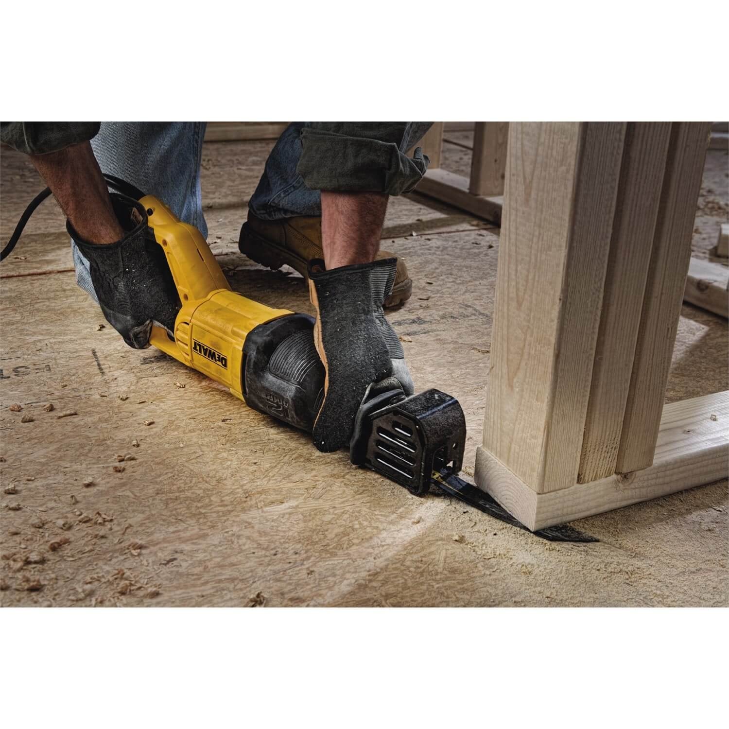 DEWALT DWE305-Reciprocating Saw, Corded, 12-Amp - Wise Line Tools