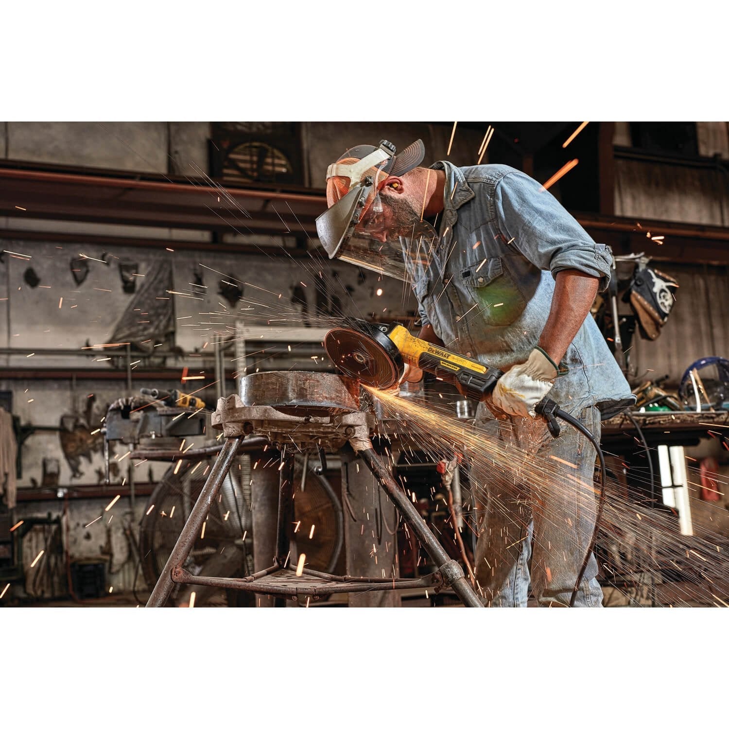 DEWALT DWE43840CN-Angle Grinder, Rat Tail, 7-Inch, 13-Amp - Wise Line Tools